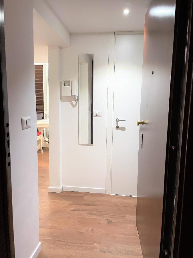 White Flat Puglie Apartment Milan Bagian luar foto